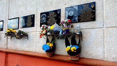 У Тернополі відкрили меморіальні дошки трьом захисникам України У Тернополі відкрили меморіальні дошки трьом захисникам України