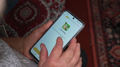 Сідає на шпагат у 82 роки: історія Людмили Хамової з Бахмача, що на Чернігівщині Сідає на шпагат у 82 роки: історія Людмили Хамової з Бахмача, що на Чернігівщині