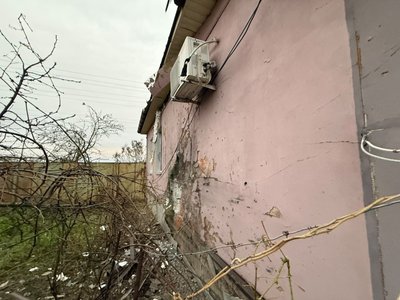 Приватний будинок, який був пошкоджений через удар російського дрона Приватний будинок, який був пошкоджений через удар російського дрона