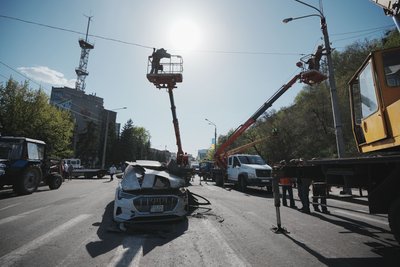 Пошкоджений автомобіль через атаку дронів 22 квітня Пошкоджений автомобіль через атаку дронів 22 квітня