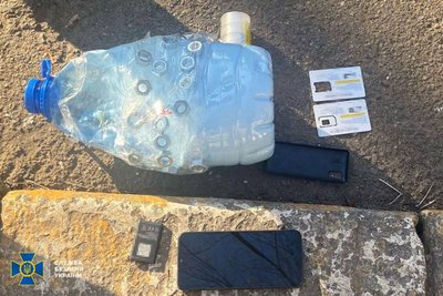 Вибухівка у пакеті: у Миколаєві затримали дівчину, яку підозрюють у спробі теракту поблизу будівлі поліції Вибухівка у пакеті: у Миколаєві затримали дівчину, яку підозрюють у спробі теракту поблизу будівлі поліції