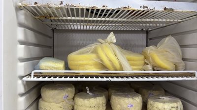 "Це наша з чоловіком мрія": подружжя військових з Дніпропетровщини власноруч виготовляють сири "Це наша з чоловіком мрія": подружжя військових з Дніпропетровщини власноруч виготовляють сири