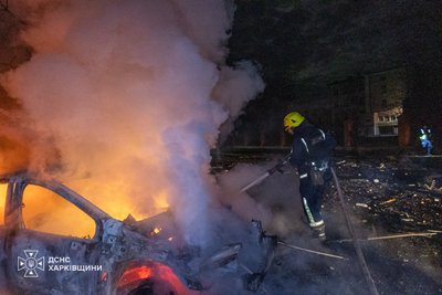 У Харкові гасять пожежу після атаки БпЛА 26 вересня 2026 року У Харкові гасять пожежу після атаки БпЛА 26 вересня 2026 року