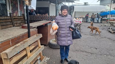 ринок на Даманському переселенка з Макіївки Валентина Мирноград Донецька область 11 січня 2025 року ринок на Даманському переселенка з Макіївки Валентина Мирноград Донецька область 11 січня 2025 року