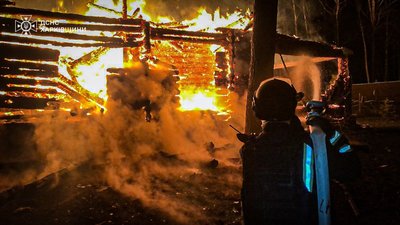 У Бугаївці Вовчанської громади через російський дрон згорів житловий будинок у лісі У Бугаївці Вовчанської громади через російський дрон згорів житловий будинок у лісі