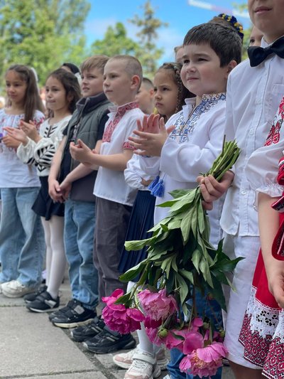 У київських школах пролунав останній дзвоник У київських школах пролунав останній дзвоник