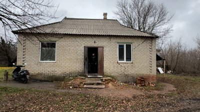 Будинок у якому знаходиться фельдшерсько-акушерський пункт Весела Гора Новодонецька громада Донецька область 11 листопада 2025 рік Будинок у якому знаходиться фельдшерсько-акушерський пункт Весела Гора Новодонецька громада Донецька область 11 листопада 2025 рік
