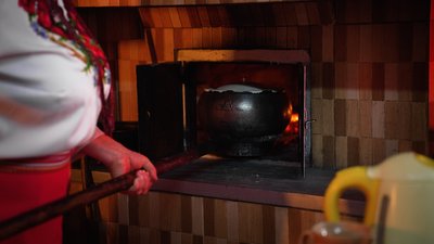 "Кулінарний спадок": як на Рівненщині готують давню поліську підбиту юшку з грибами та солов’ями