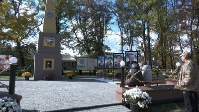 У селі на Вінниччині у пам'ять про загиблих земляків відкрили Алею слави У селі на Вінниччині у пам'ять про загиблих земляків відкрили Алею слави