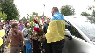 "Почуваюся вільною людиною": як після чотирьох років полону зустрічали Олександра Курча у селі на Рівненщині "Почуваюся вільною людиною": як після чотирьох років полону зустрічали Олександра Курча у селі на Рівненщині