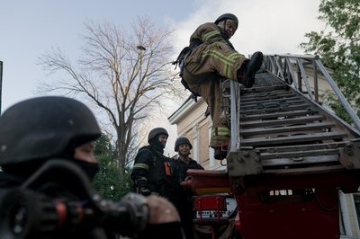 Пожежа у художньому музеї Харкова, ДСНС на драбині Пожежа у художньому музеї Харкова, ДСНС на драбині