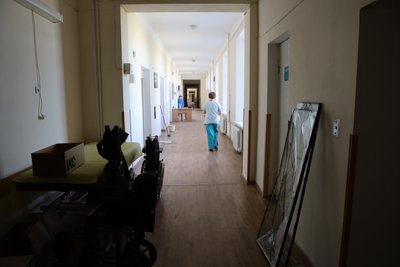 "Нема ні перестінків, ні стель, ні даху". Що розповіли очевидці авіаударів РФ по Херсону "Нема ні перестінків, ні стель, ні даху". Що розповіли очевидці авіаударів РФ по Херсону