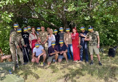 "Дрони кружляли під час виступу": історія співачки з Одещини, яка проводить концерти на фронті "Дрони кружляли під час виступу": історія співачки з Одещини, яка проводить концерти на фронті