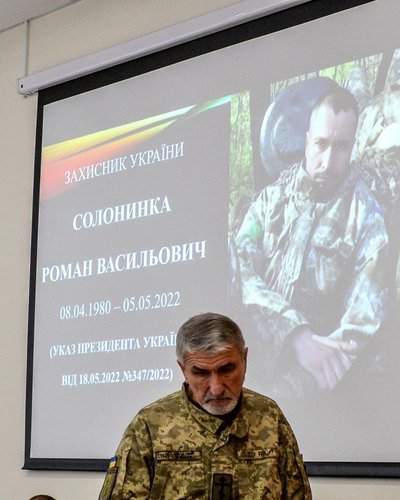 Нагороди посмертно – в Житомирі рідним загиблих військових вручили ордени Нагороди посмертно – в Житомирі рідним загиблих військових вручили ордени