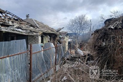 Пошкоджений будинок у Чугуєві внаслідок атаки дрона РФ, 3 березня 2026 року Пошкоджений будинок у Чугуєві внаслідок атаки дрона РФ, 3 березня 2026 року