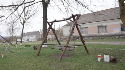 Гойдалка та тризуб: житель Вінниччини створює дерев’яні вироби Гойдалка та тризуб: житель Вінниччини створює дерев’яні вироби