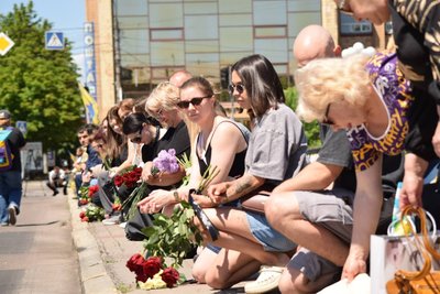 У Черкасах відбувся чин прощання із закатованим в полоні азовцем Олександром Крохмалюком У Черкасах відбувся чин прощання із закатованим в полоні азовцем Олександром Крохмалюком