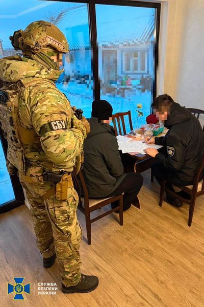 Судитимуть трьох чоловіків, яких СБУ підозрює у вимаганні чотирьох тисяч доларів США на Рівненщині Судитимуть трьох чоловіків, яких СБУ підозрює у вимаганні чотирьох тисяч доларів США на Рівненщині