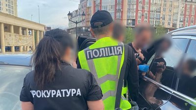 За фіктивний висновок ЛКК — 3500 доларів: на Хмельниччині лікарку та підприємицю підозрюють у оформленні відстрочки За фіктивний висновок ЛКК — 3500 доларів: на Хмельниччині лікарку та підприємицю підозрюють у оформленні відстрочки