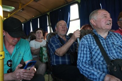 "Чую літак летить, а потім як жахне": навіщо люди їдуть за кілька кілометрів до "сірої зони" на Сумщині "Чую літак летить, а потім як жахне": навіщо люди їдуть за кілька кілометрів до "сірої зони" на Сумщині