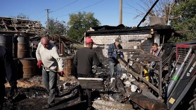 Дядько витягував з-під завалів племінника, який зазнав понад 40% опіків: що кажуть очевидці про атаку РФ на Чернігівщині Дядько витягував з-під завалів племінника, який зазнав понад 40% опіків: що кажуть очевидці про атаку РФ на Чернігівщині