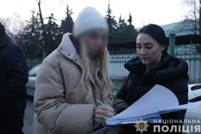 Шантажем змушували пенсіонерів купувати БАДи: жителів Дніпропетровщини підозрюють у керуванні шахрайськими кол-центрами Шантажем змушували пенсіонерів купувати БАДи: жителів Дніпропетровщини підозрюють у керуванні шахрайськими кол-центрами