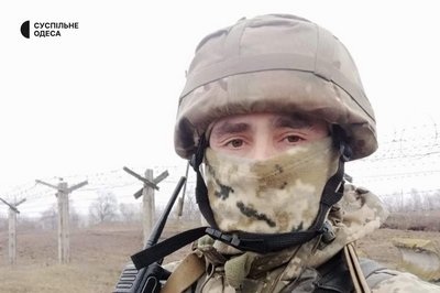 «Стояли добу на колінах із зав'язаними очима»: морпіх з Одещини розповів про 3 роки російського полону «Стояли добу на колінах із зав'язаними очима»: морпіх з Одещини розповів про 3 роки російського полону