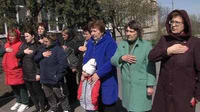 На Запоріжжі відкрили меморіальну дошку на честь військовослужбовця Олександра Давиденка На Запоріжжі відкрили меморіальну дошку на честь військовослужбовця Олександра Давиденка