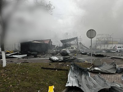 Ракетний обстріл РФ: у районах Києва працюють соціальні служби для допомоги населенню Ракетний обстріл РФ: у районах Києва працюють соціальні служби для допомоги населенню