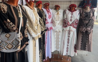 Напередодні свята на Калинівському ринку у Чернівцях збільшується попит на вишиванки: яка вартість Напередодні свята на Калинівському ринку у Чернівцях збільшується попит на вишиванки: яка вартість