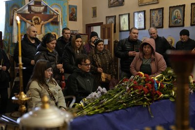 “Сподівалися, що він в полоні”: із солдатом Максимом Сисоєвим попрощалися в Сумах “Сподівалися, що він в полоні”: із солдатом Максимом Сисоєвим попрощалися в Сумах