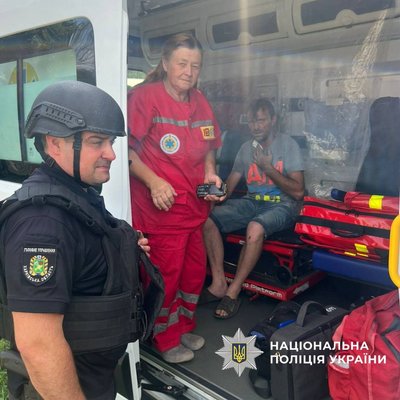 Житель Борщової зазнав поранення після влучання FPV-дрона Житель Борщової зазнав поранення після влучання FPV-дрона