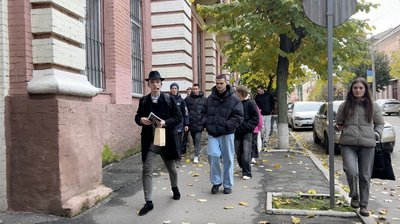 Екскурсії в капелюсі: 22-річний екскурсовод "відкриває" Умань по-новому