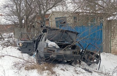 Автомобіль, пошкоджений ударом російського дрона в Козачій Лопані, 22 січня 2026 року Автомобіль, пошкоджений ударом російського дрона в Козачій Лопані, 22 січня 2026 року
