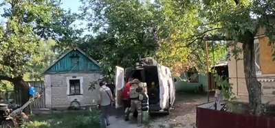 Евакуювали з третьої спроби. З сіл Межівської громади на Дніпропетровщині вивезли чотирьох дорослих і 16-річну дівчину Евакуювали з третьої спроби. З сіл Межівської громади на Дніпропетровщині вивезли чотирьох дорослих і 16-річну дівчину