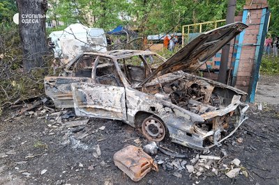 Знищено понад 20 авто на стоянці посеред багатоповерхівок: наслідки атаки РФ по Одесі Знищено понад 20 авто на стоянці посеред багатоповерхівок: наслідки атаки РФ по Одесі