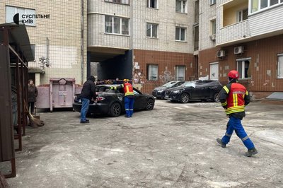 Уламки безпілотника влучили у багатоповерхівку: наслідки російської атаки Києва Уламки безпілотника влучили у багатоповерхівку: наслідки російської атаки Києва
