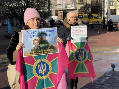 Ольга під час акції "Поверніть Героїв з полону"у Хмельницькому Ольга під час акції "Поверніть Героїв з полону"у Хмельницькому