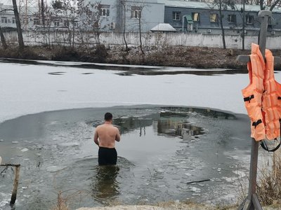 Водохреща у Полтаві: освячували воду та занурювались у водойми Водохреща у Полтаві: освячували воду та занурювались у водойми
