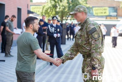 "За пів доби навчився керувати катером". Херсонський боєць спецпідрозділу про евакуацію людей з-під обстрілів та повені "За пів доби навчився керувати катером". Херсонський боєць спецпідрозділу про евакуацію людей з-під обстрілів та повені