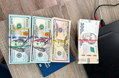 Під час обшуків правоохоронці вилучили кошти та документи, серпень 2026 року, Хмельниччина Під час обшуків правоохоронці вилучили кошти та документи, серпень 2026 року, Хмельниччина