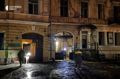 Вибухи пролунали в Одесі: місто під атакою дронів, пошкоджено житловий будинок, є загибла