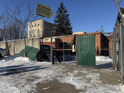 У Сумах російський БпЛА влучив в у станцію техобслуговування: які наслідки У Сумах російський БпЛА влучив в у станцію техобслуговування: які наслідки