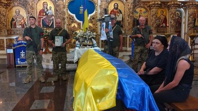 У Полтаві попрощалися із загиблим на Донеччині військовим Олександром Коваленком У Полтаві попрощалися із загиблим на Донеччині військовим Олександром Коваленком