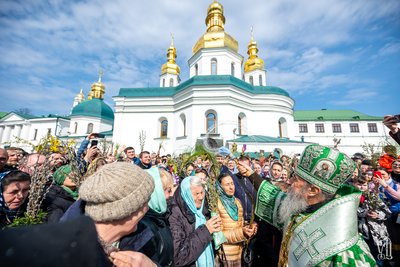 Одночасно з ПЦУ: Митрополит УПЦ МП Онуфрій провів службу в Лаврі Одночасно з ПЦУ: Митрополит УПЦ МП Онуфрій провів службу в Лаврі
