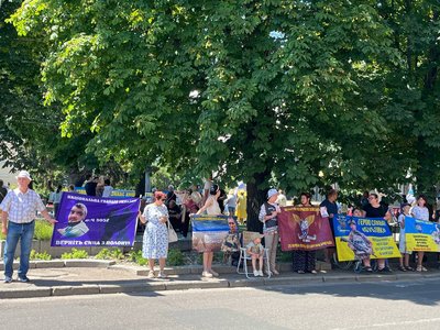 У Черкасах відбулася акція "Не мовчи — полон вбиває" У Черкасах відбулася акція "Не мовчи — полон вбиває"