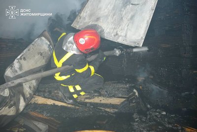 Удар по цивільному підприємству на Житомирщині під час тривоги: двоє загиблих, є постраждалі Удар по цивільному підприємству на Житомирщині під час тривоги: двоє загиблих, є постраждалі