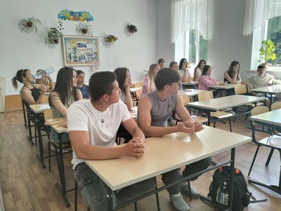 "Бронювали хлопців ще з 9 класу": як волинські школярі готуються танцювати вальс на останньому дзвонику "Бронювали хлопців ще з 9 класу": як волинські школярі готуються танцювати вальс на останньому дзвонику