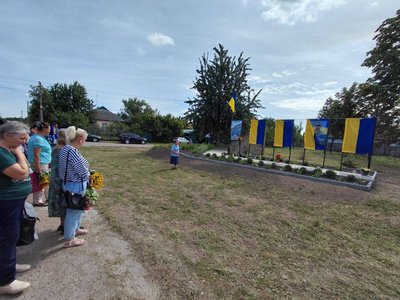 У селі на Черкащині відкрили Алею пам'яті Героїв У селі на Черкащині відкрили Алею пам'яті Героїв