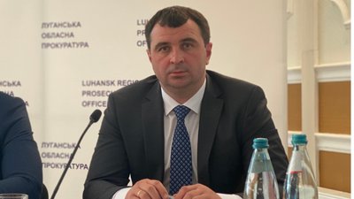 Дружини-підприємиці, орендовані автівки та пенсія: що задекларували керівники прокуратури Луганщини Дружини-підприємиці, орендовані автівки та пенсія: що задекларували керівники прокуратури Луганщини